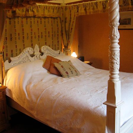 Norton House Bed & Breakfast & Cottages Whitchurch  エクステリア 写真