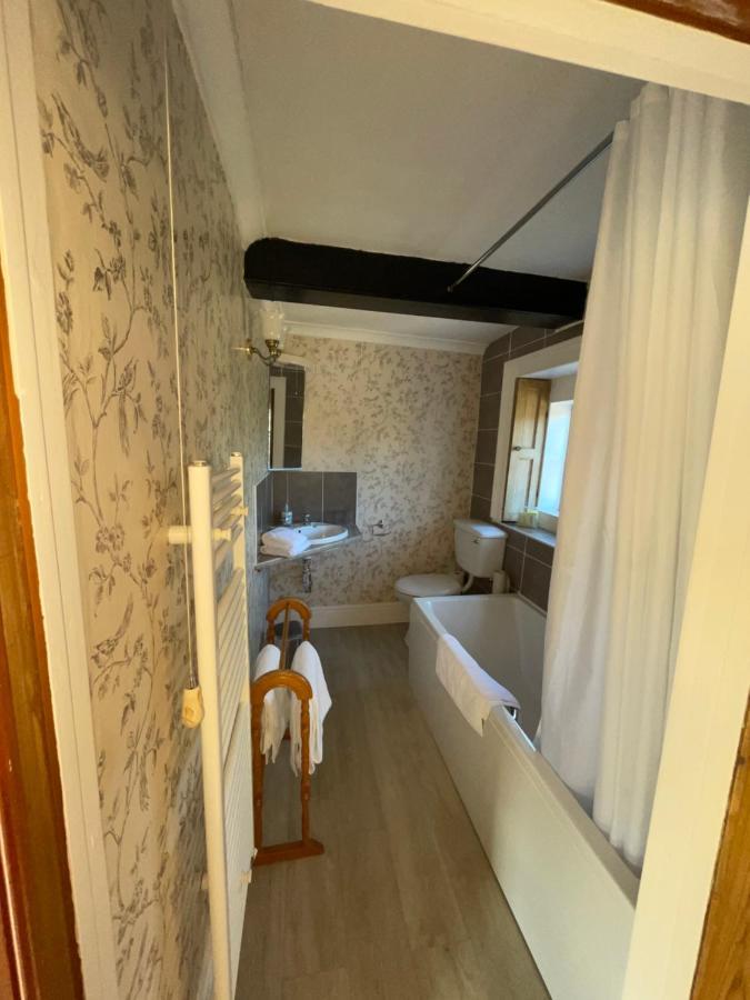 Norton House Bed & Breakfast & Cottages Whitchurch  エクステリア 写真