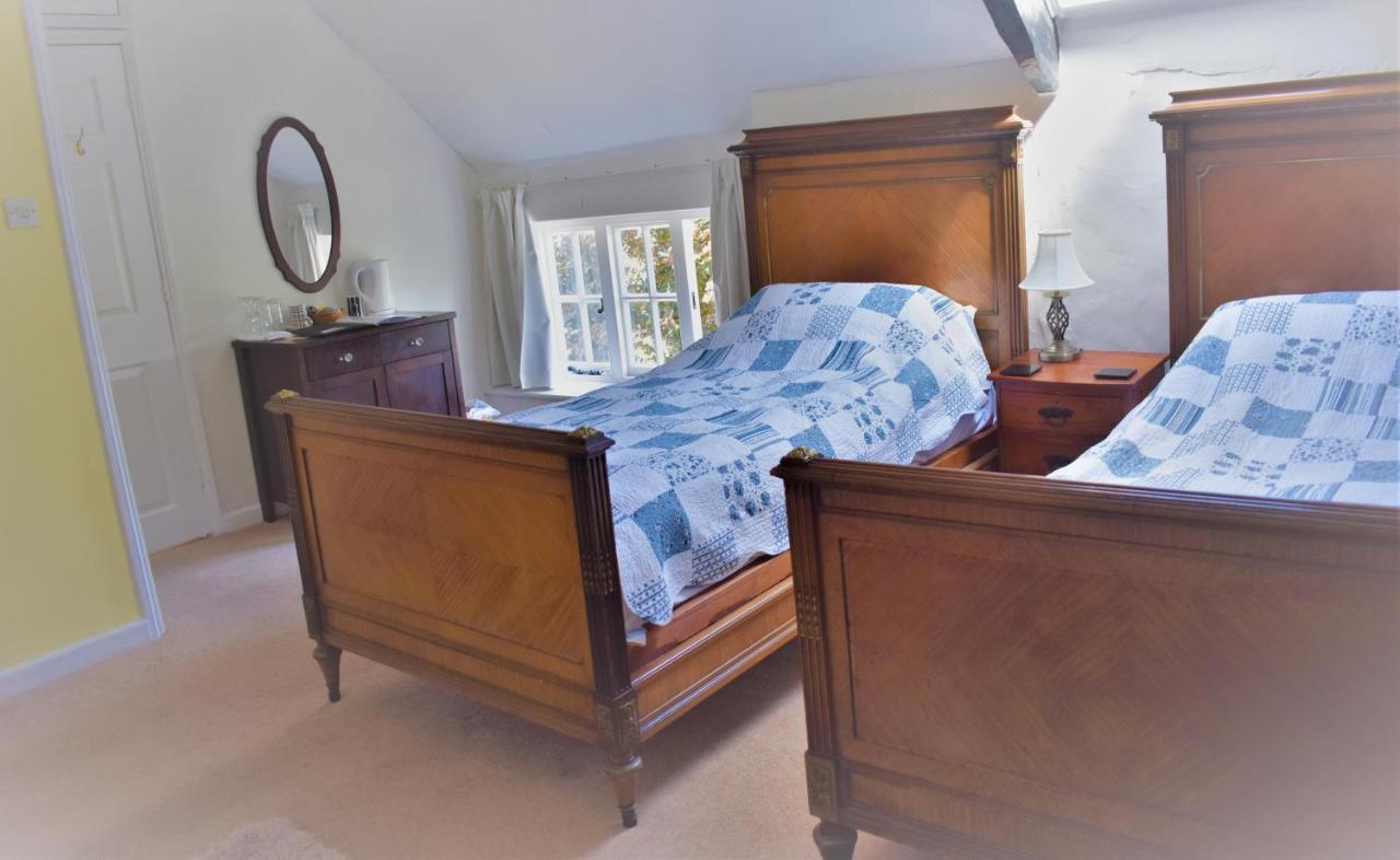 Norton House Bed & Breakfast & Cottages Whitchurch  エクステリア 写真
